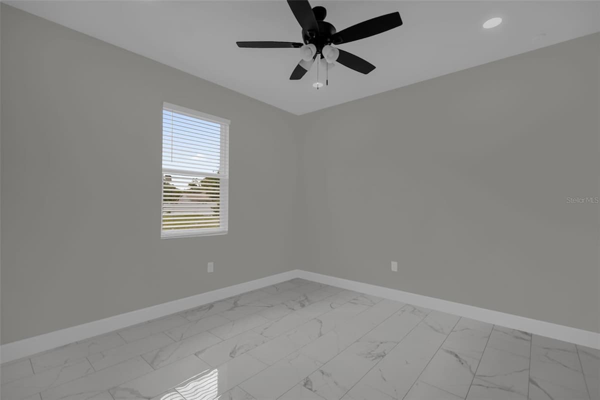 2510 LAKE FRONT DRIVE — photo 23 of 42