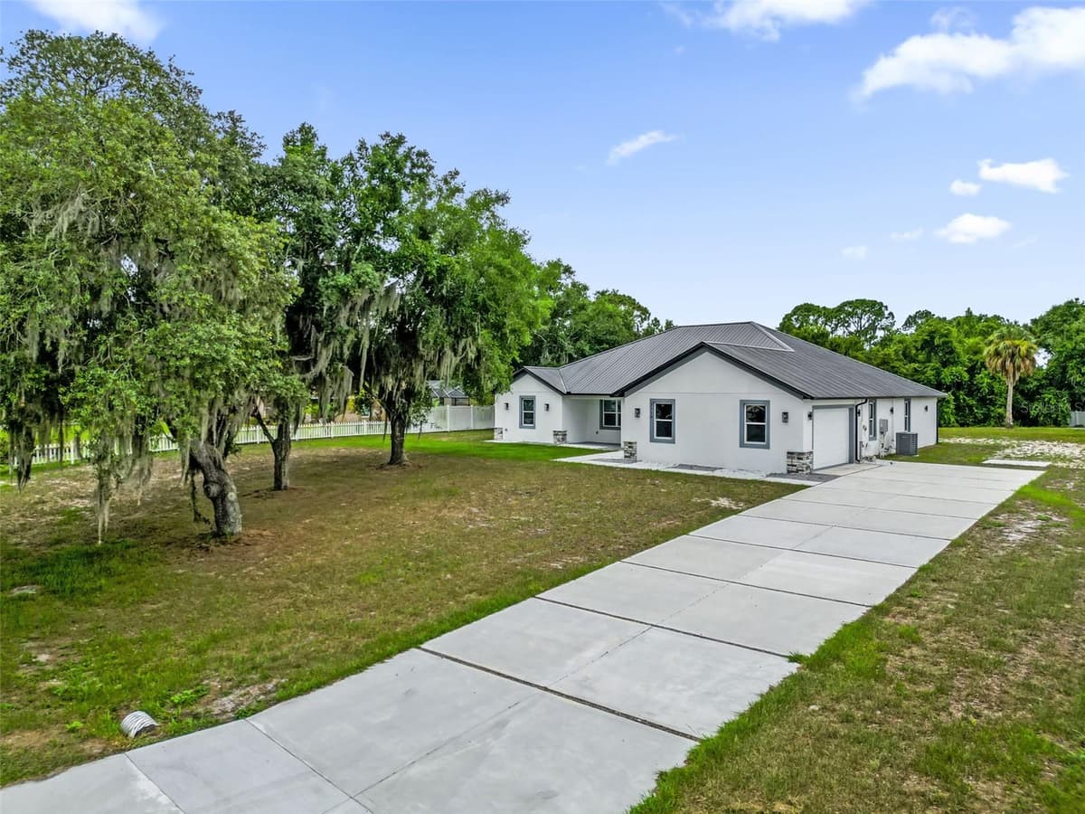 2510 LAKE FRONT DRIVE — photo 3 of 42