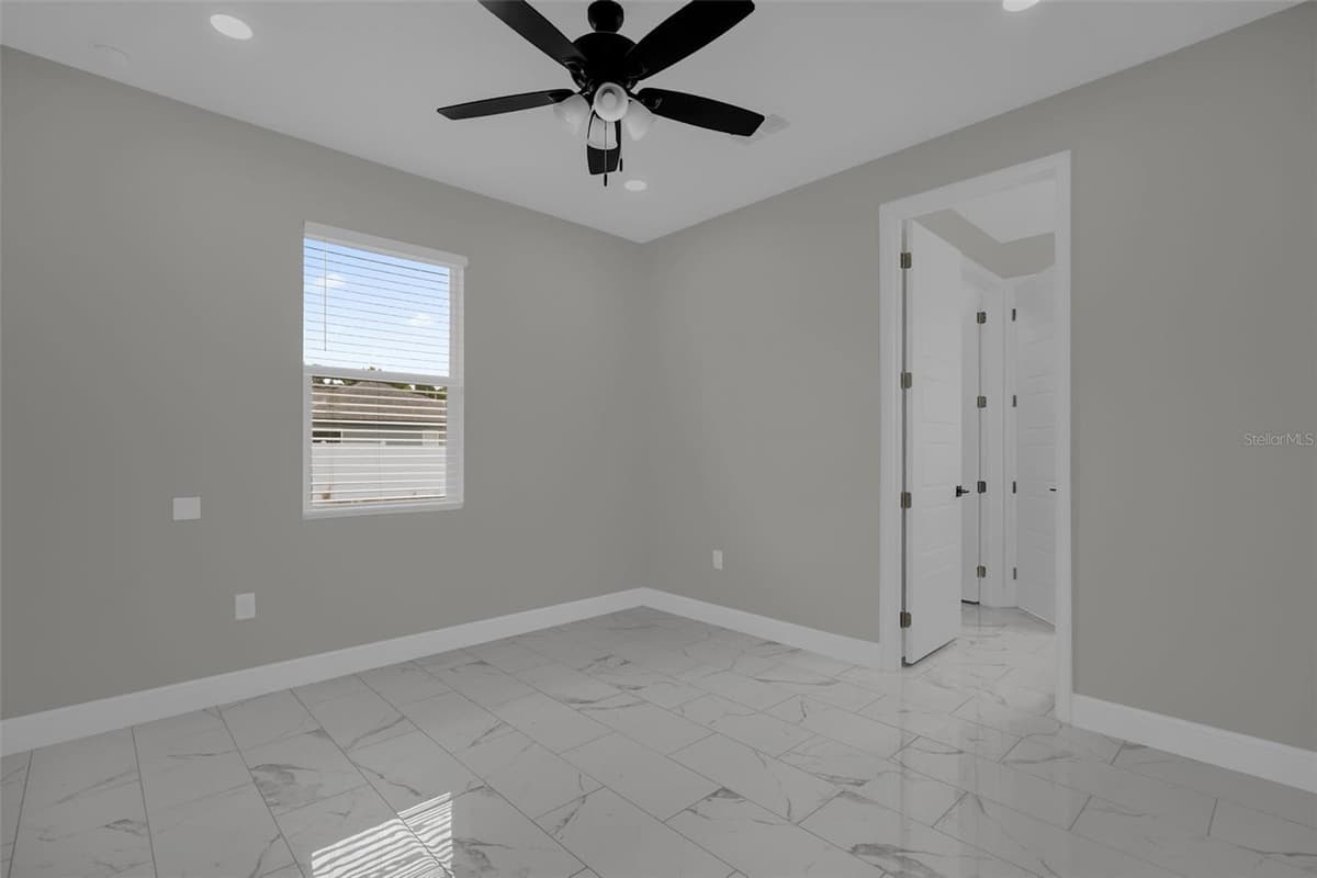 2510 LAKE FRONT DRIVE — photo 25 of 42