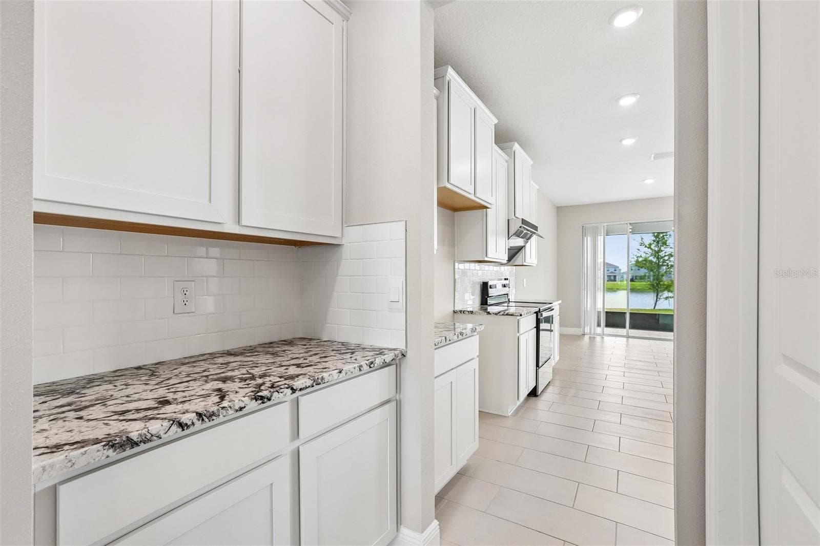 327 MANGROVE MANOR DRIVE — photo 4 of 30