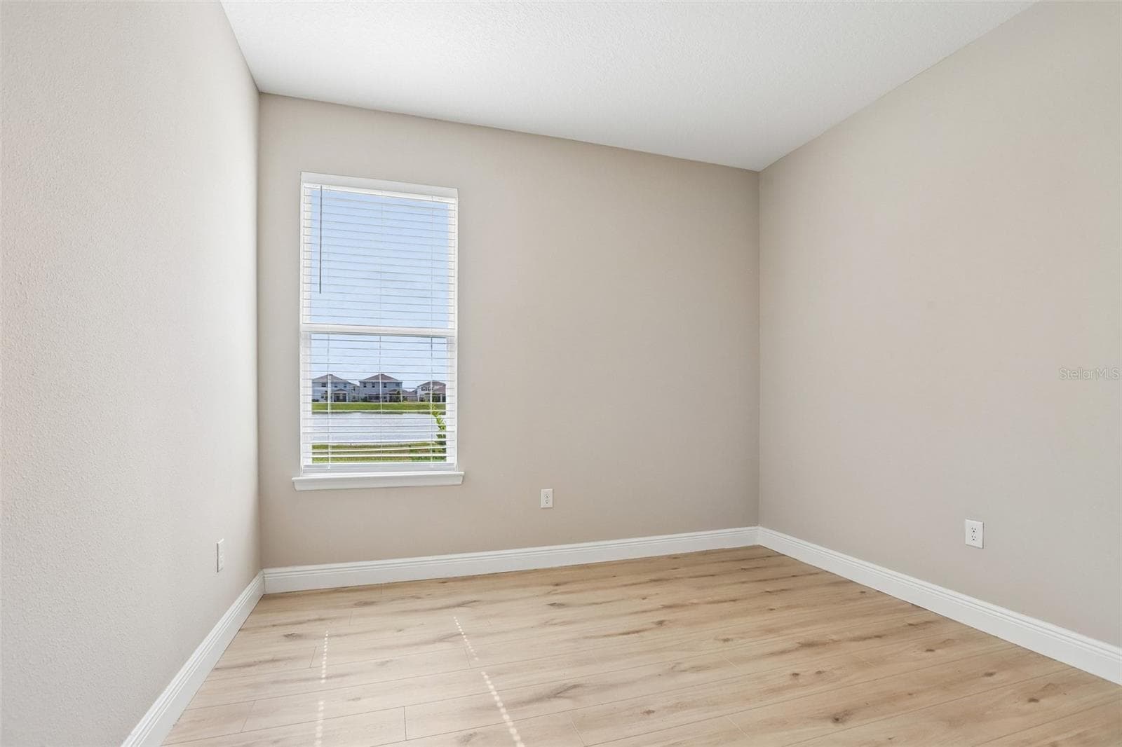 327 MANGROVE MANOR DRIVE — photo 11 of 30