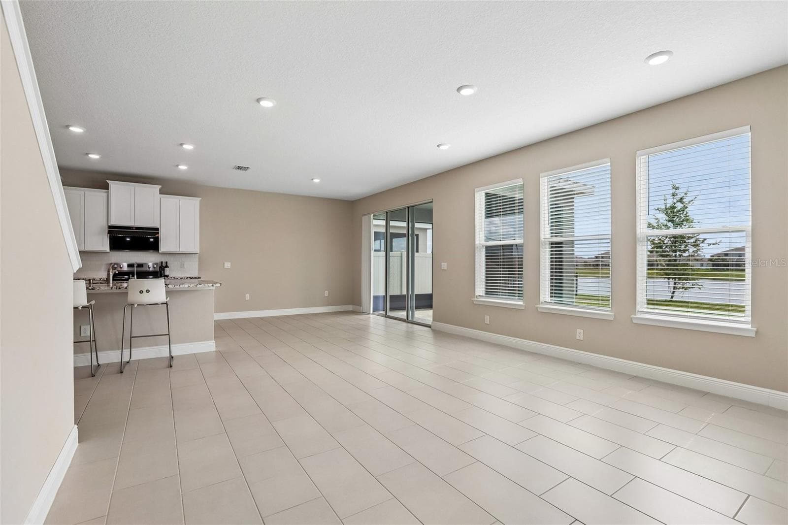 327 MANGROVE MANOR DRIVE — photo 10 of 30
