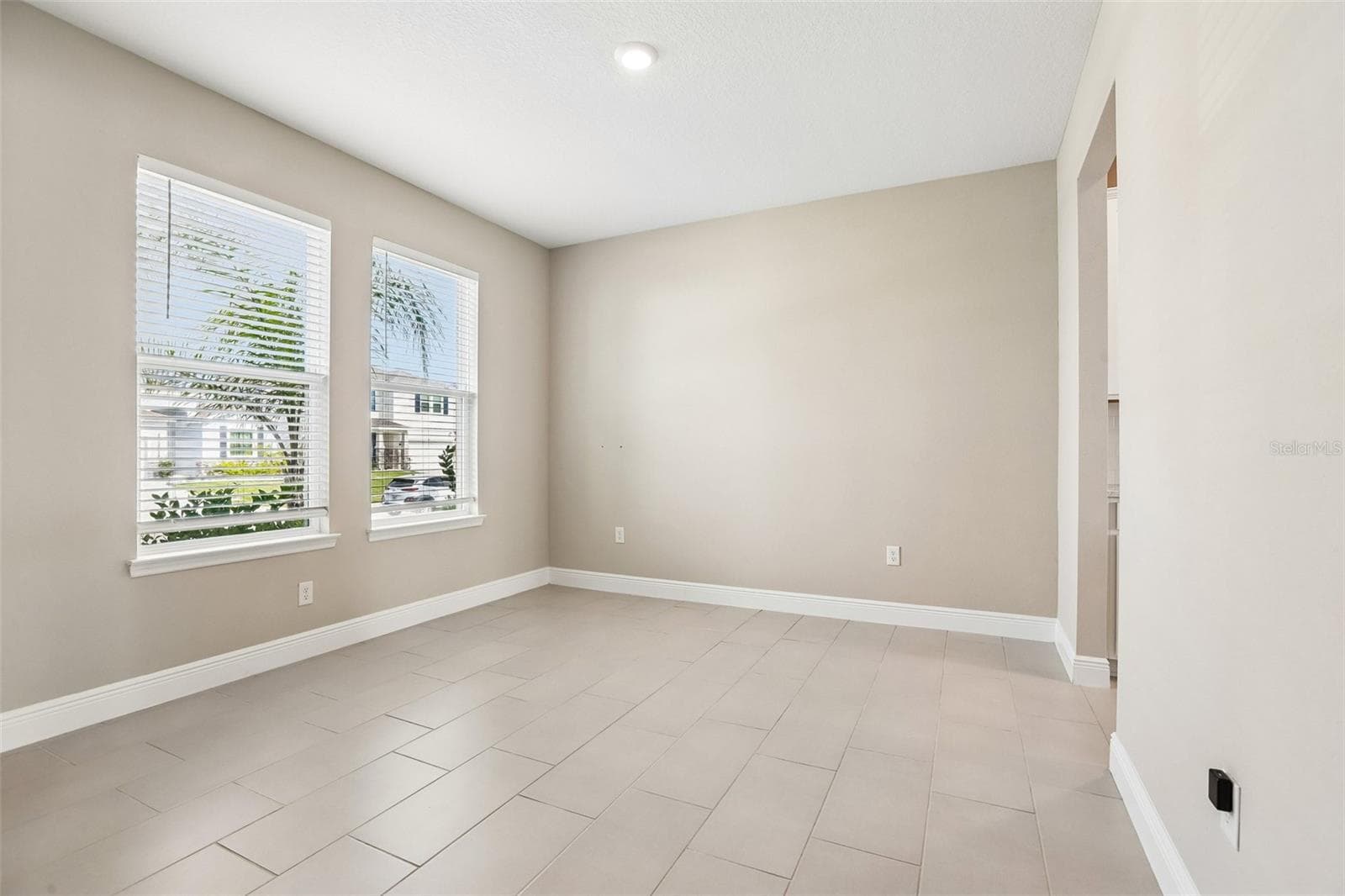 327 MANGROVE MANOR DRIVE — photo 3 of 30