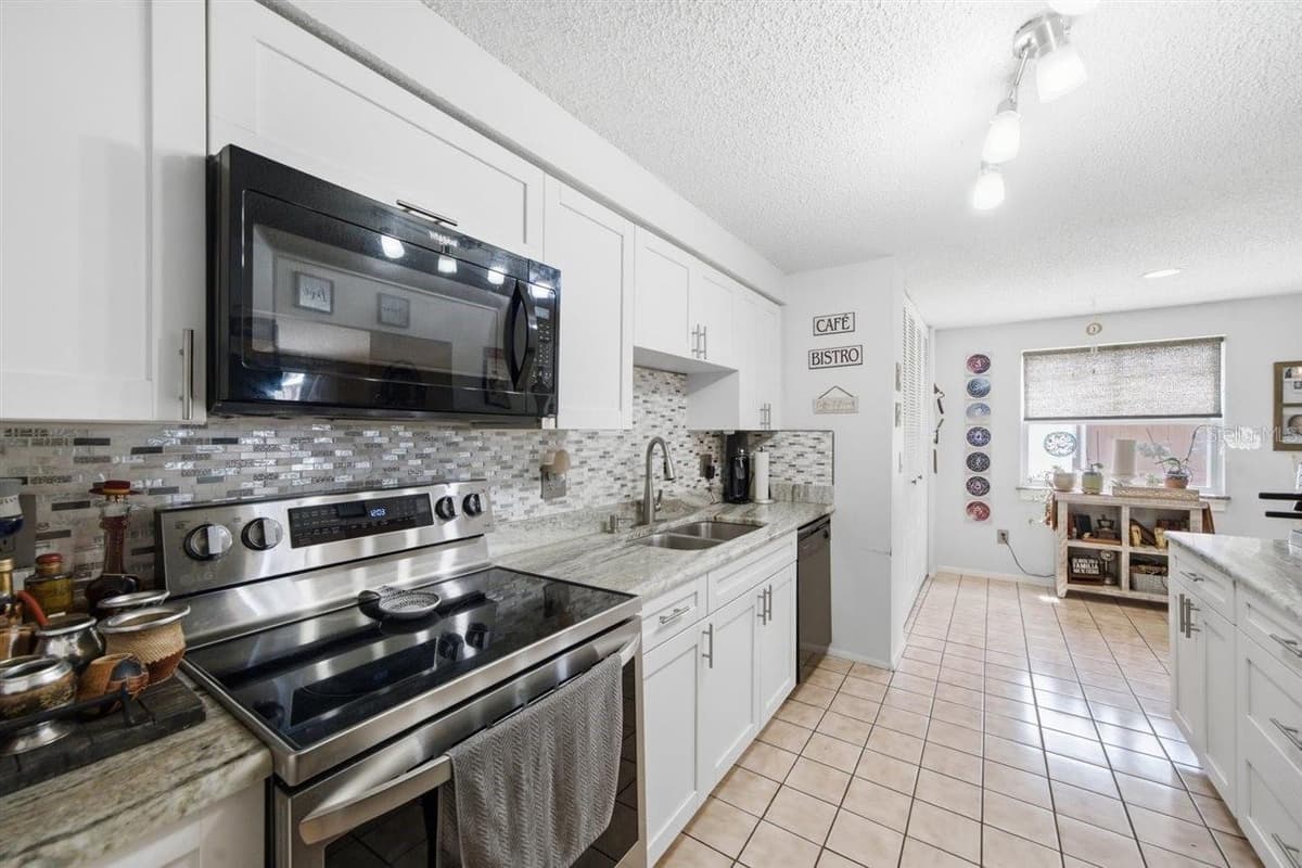 5309 BLACK PINE DRIVE — photo 9 of 33