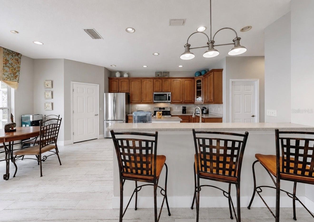 827 SEMINOLE SKY DRIVE — photo 15 of 47
