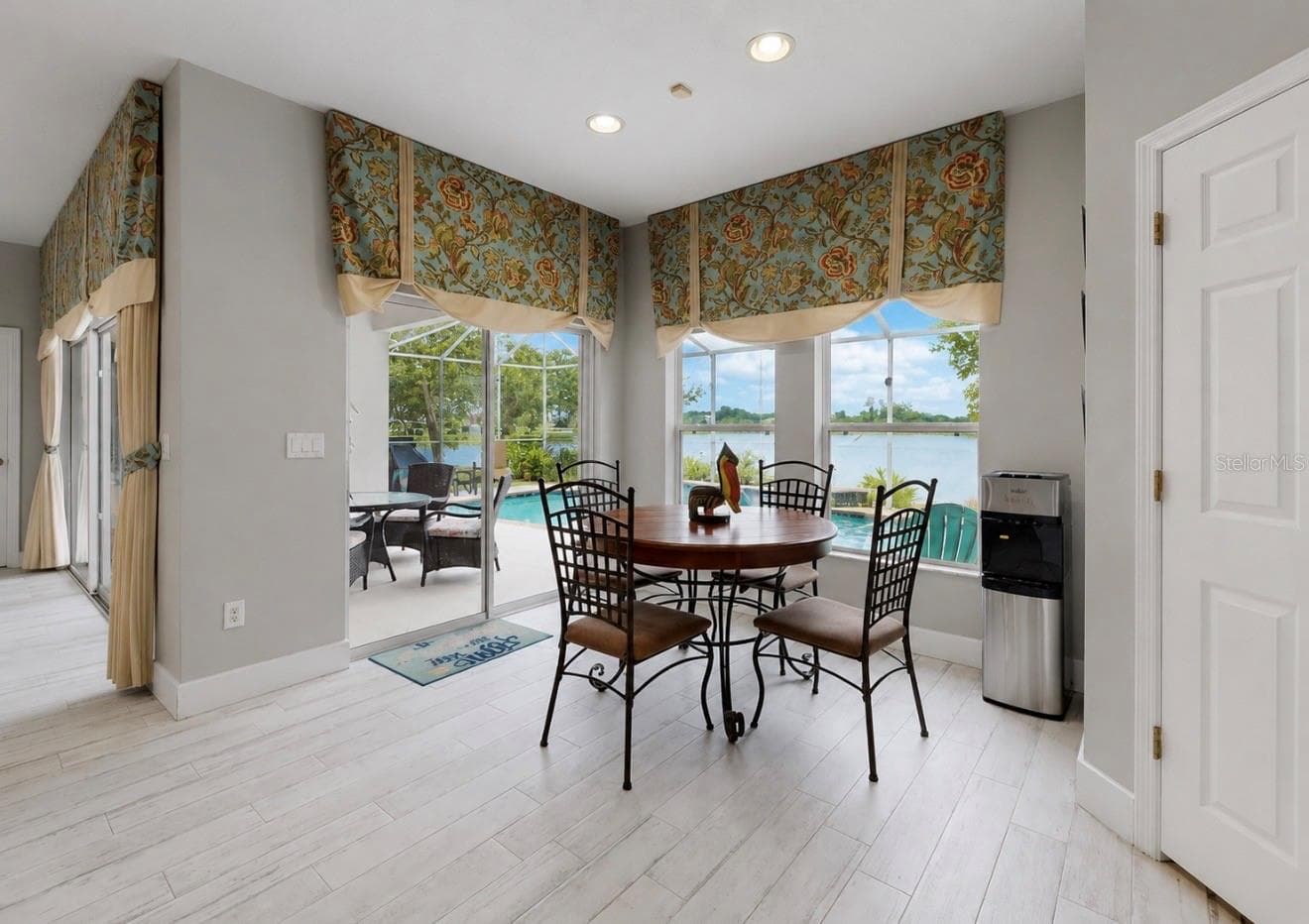 827 SEMINOLE SKY DRIVE — photo 14 of 47