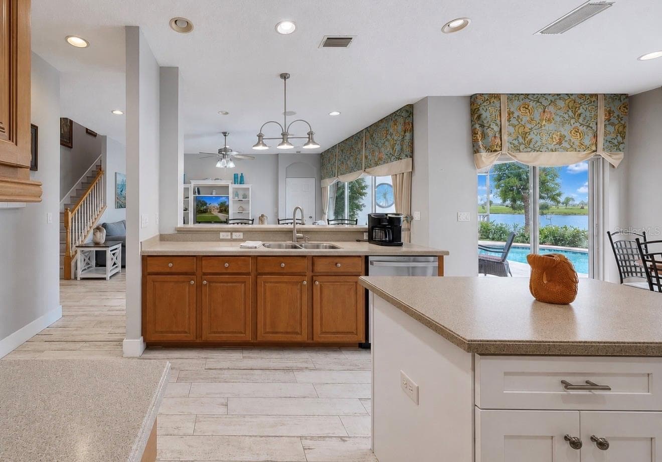 827 SEMINOLE SKY DRIVE — photo 11 of 47