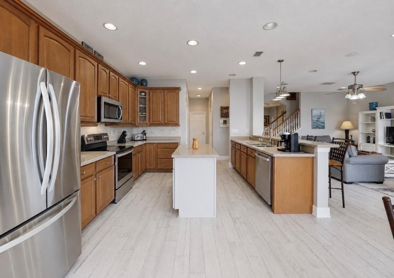 827 SEMINOLE SKY DRIVE — photo 12 of 47