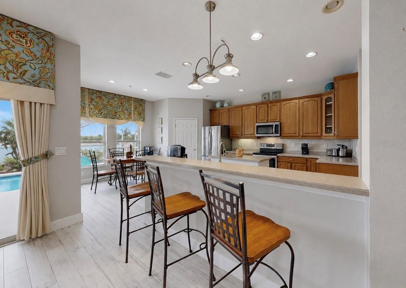 827 SEMINOLE SKY DRIVE — photo 13 of 47