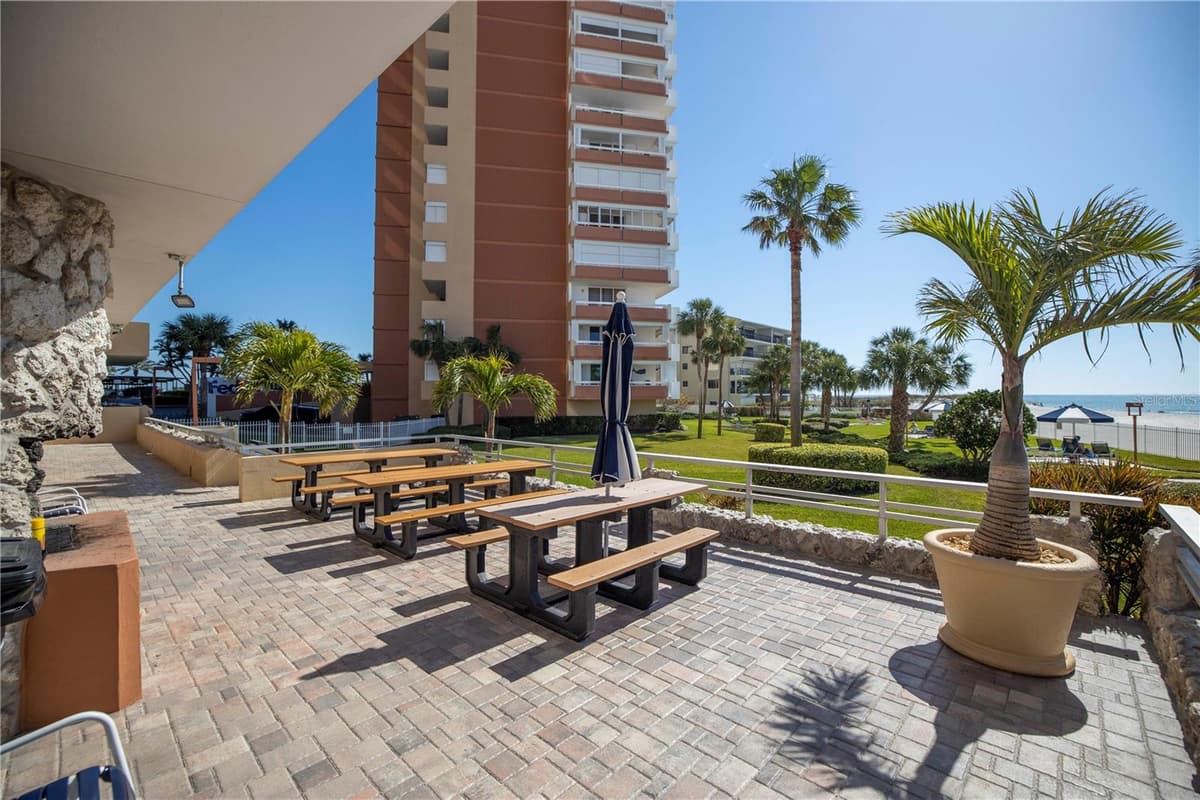17920 GULF BOULEVARD — photo 18 of 35