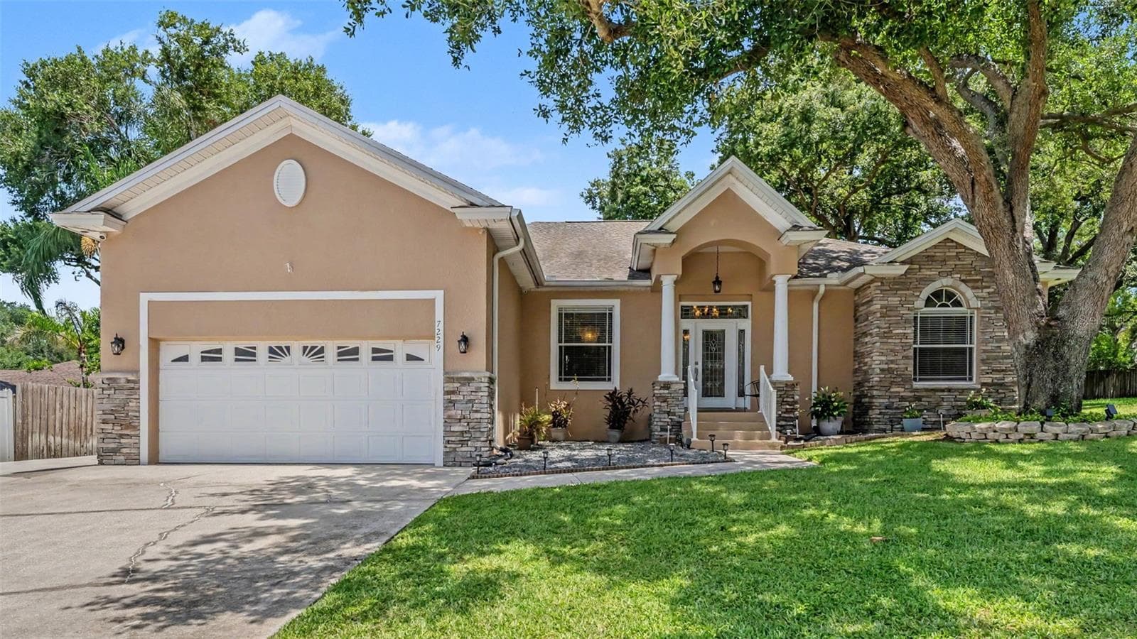 7229 REMINGTON OAKS COURT — photo 39 of 46
