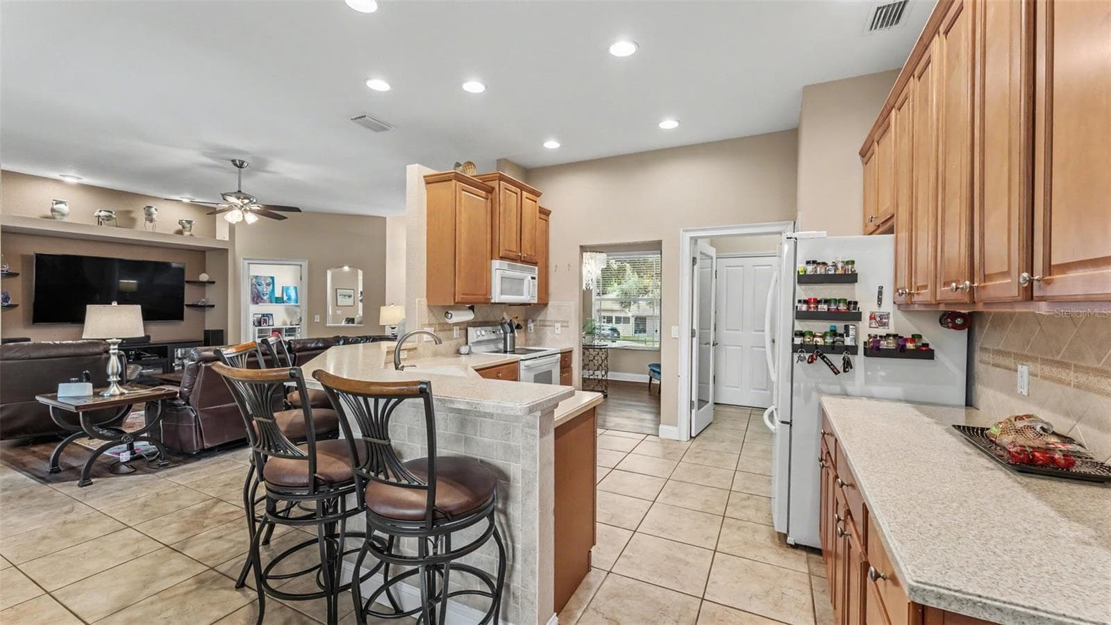 7229 REMINGTON OAKS COURT — photo 14 of 46