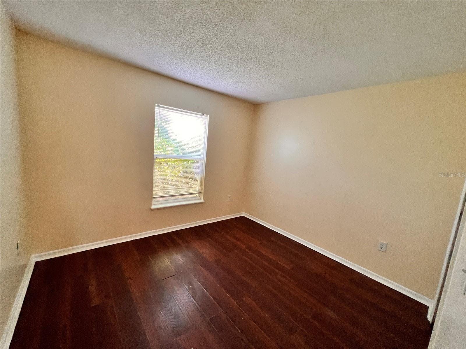 390 FORT SMITH BOULEVARD — photo 10 of 17