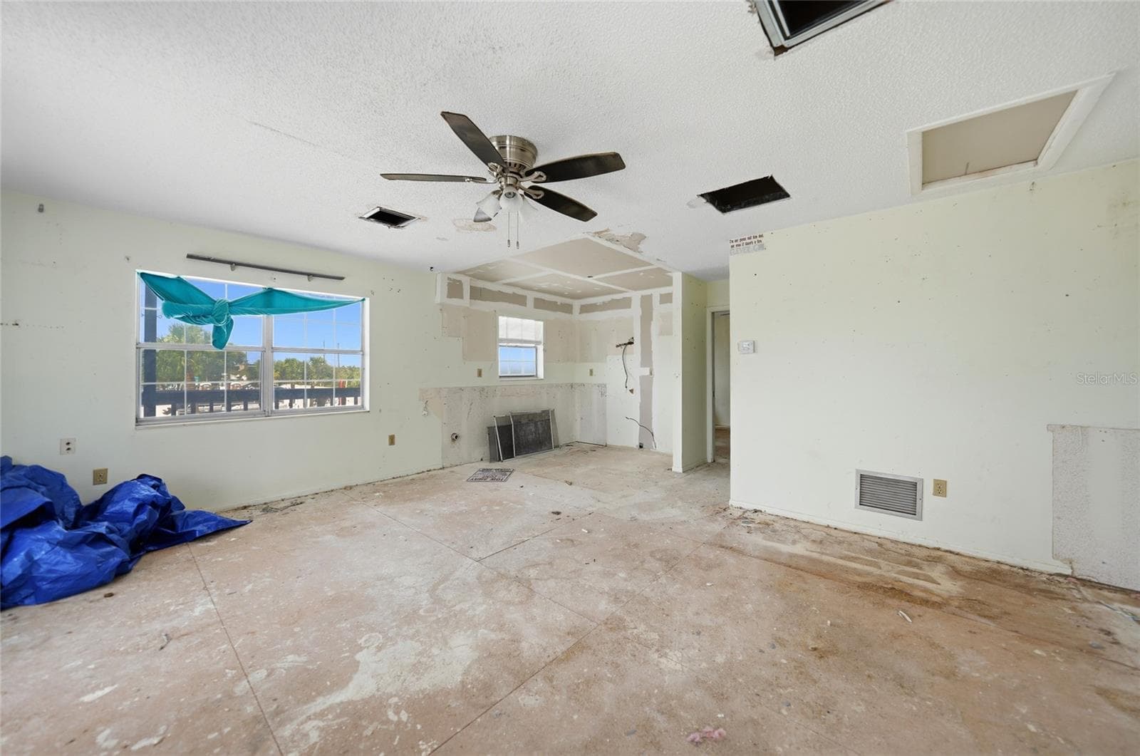 1261 BEACH ROAD — photo 8 of 60