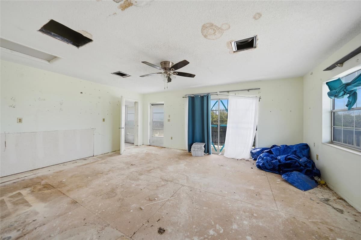 1261 BEACH ROAD — photo 13 of 60