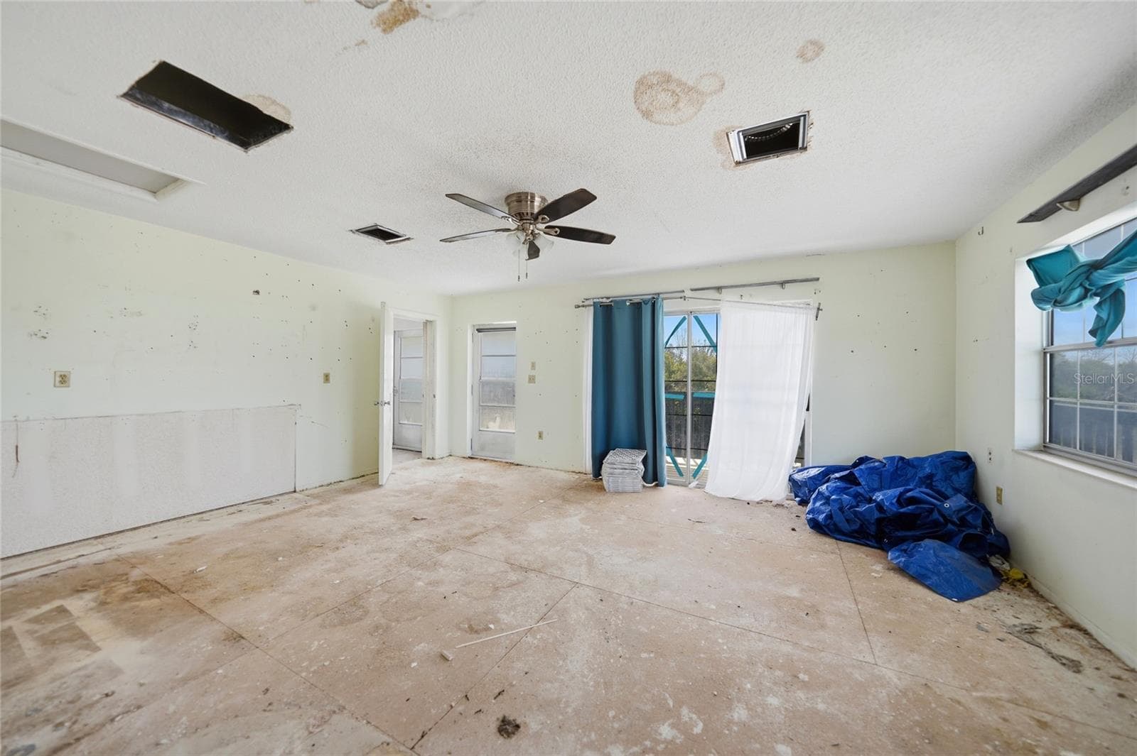 1261 BEACH ROAD — photo 13 of 60