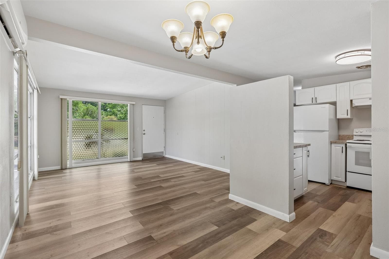2117 BARCELONA DRIVE — photo 7 of 38