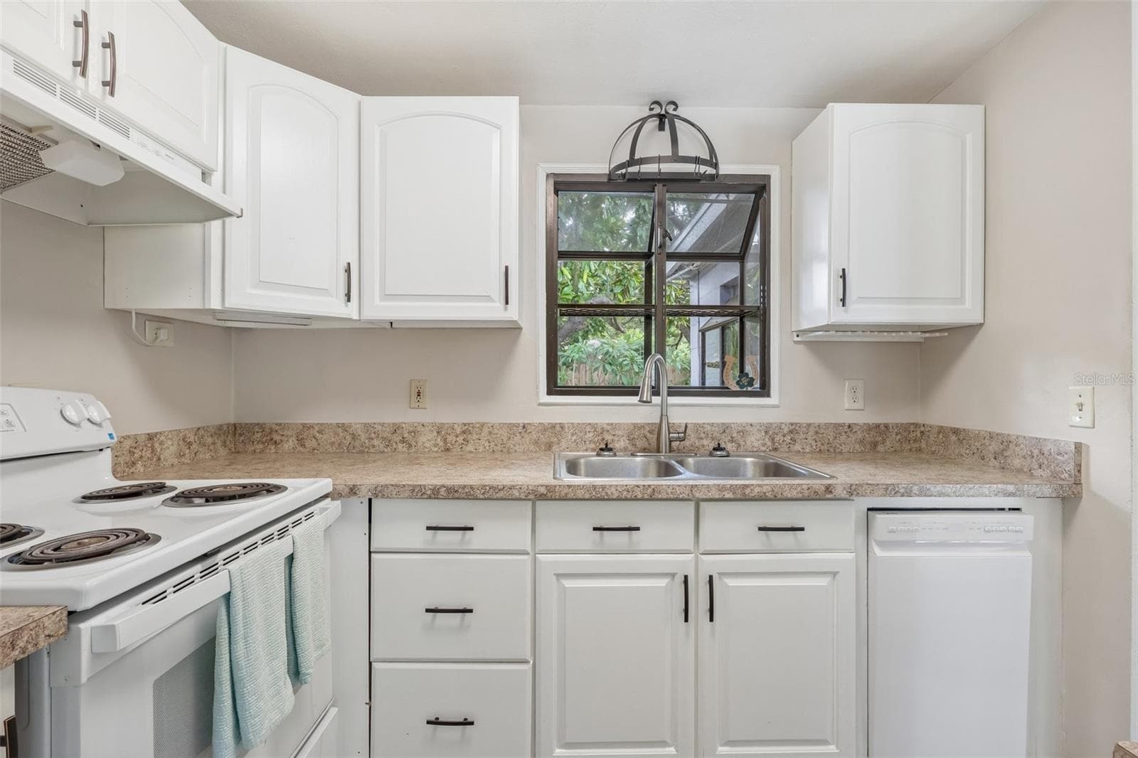 2117 BARCELONA DRIVE — photo 10 of 38