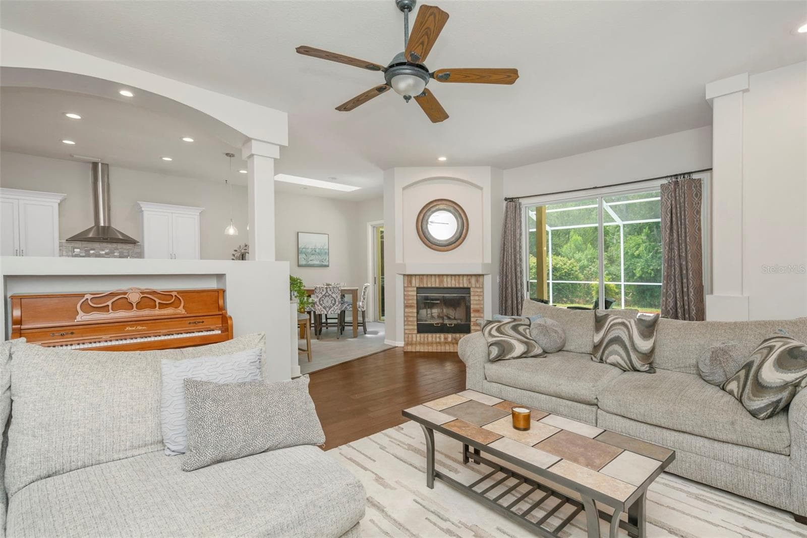 5633 GLENCREST BOULEVARD — photo 11 of 53