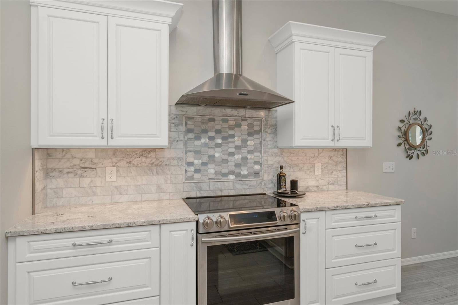 5633 GLENCREST BOULEVARD — photo 7 of 53