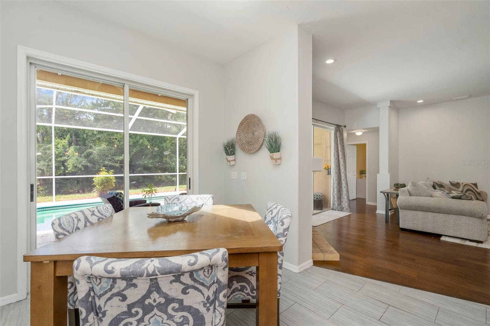 5633 GLENCREST BOULEVARD — photo 10 of 53