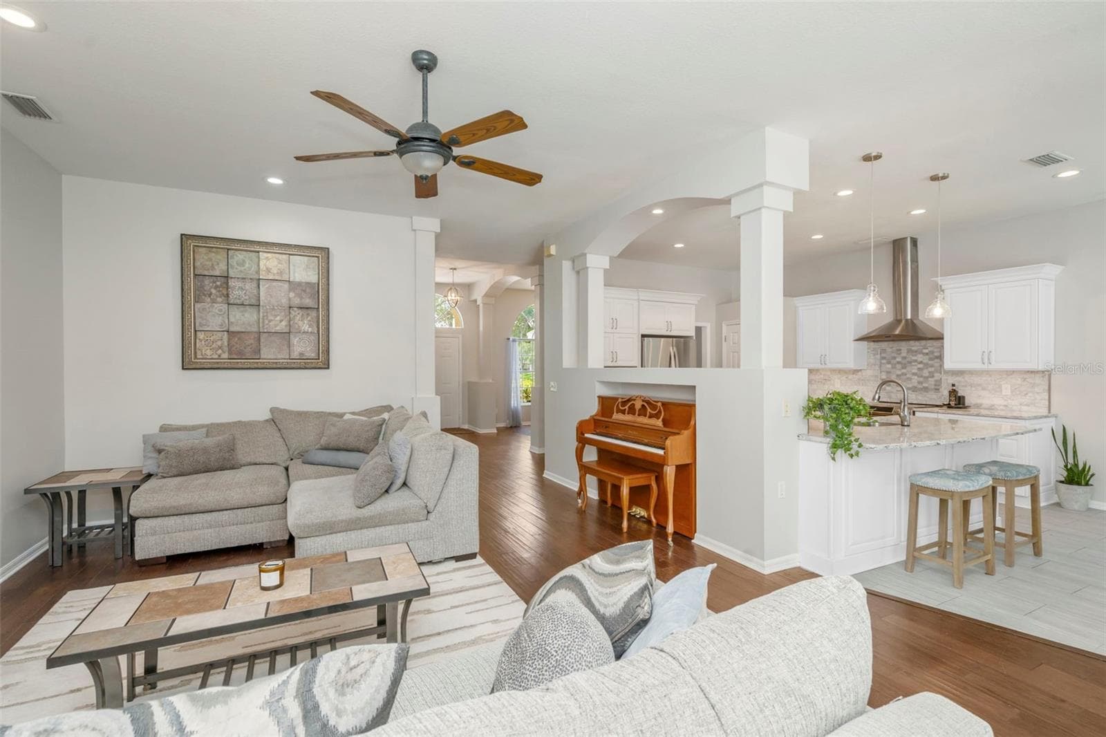 5633 GLENCREST BOULEVARD — photo 9 of 53