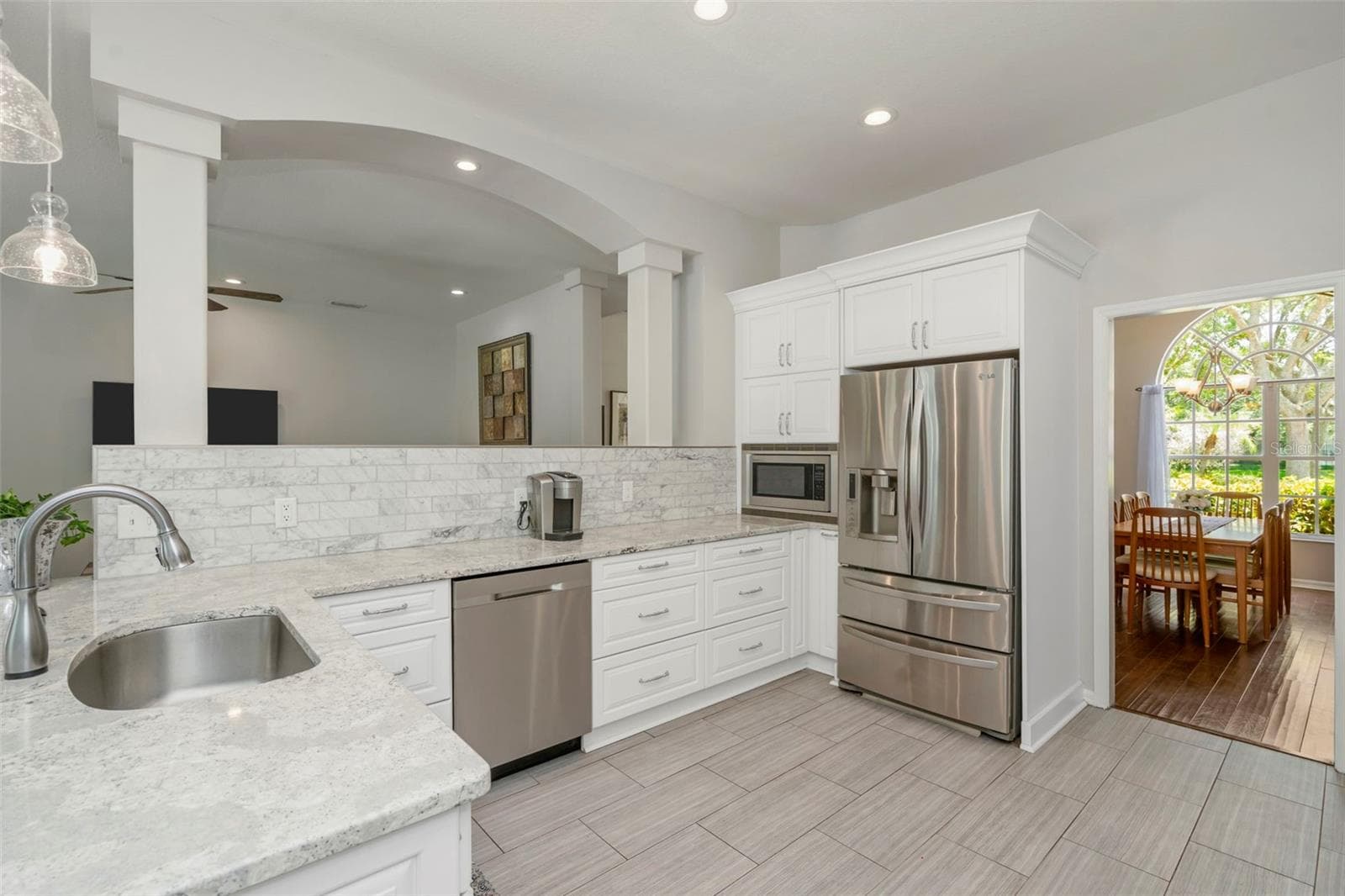 5633 GLENCREST BOULEVARD — photo 4 of 53