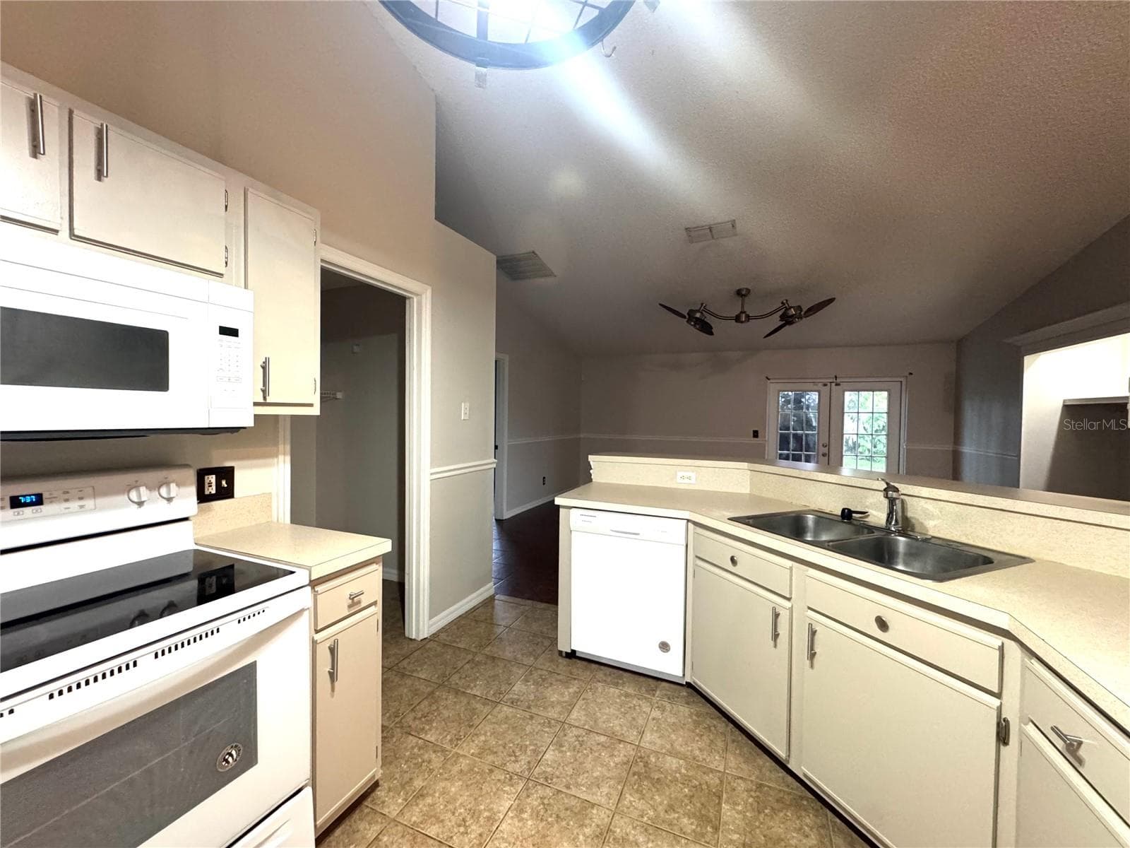 2728 CORRIGAN DRIVE — photo 11 of 29