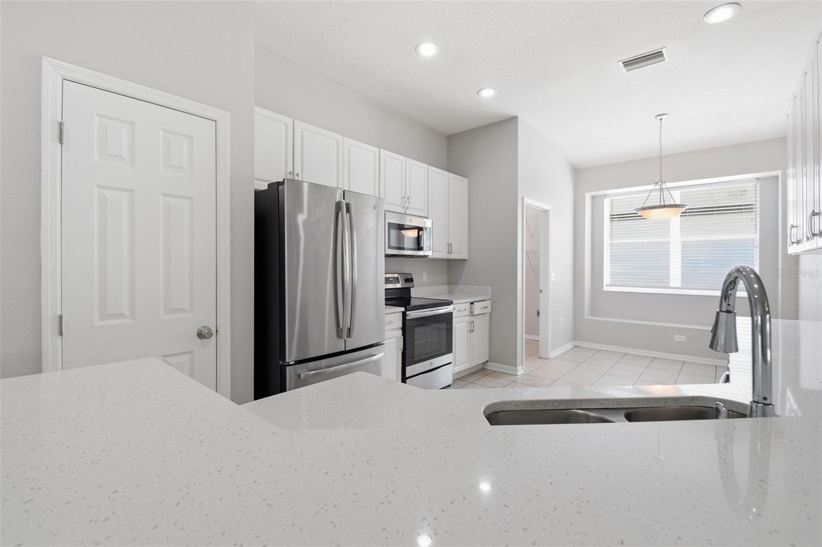 427 FERN GULLEY DRIVE — photo 13 of 51