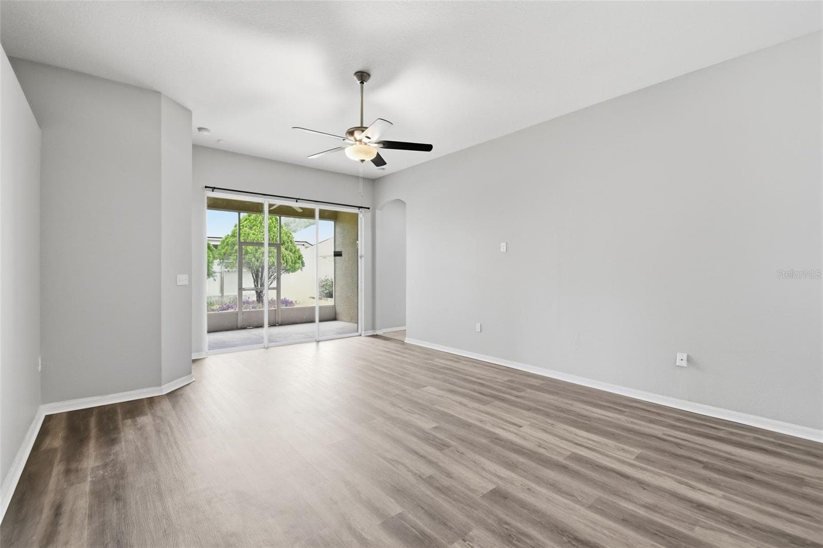 427 FERN GULLEY DRIVE — photo 22 of 51