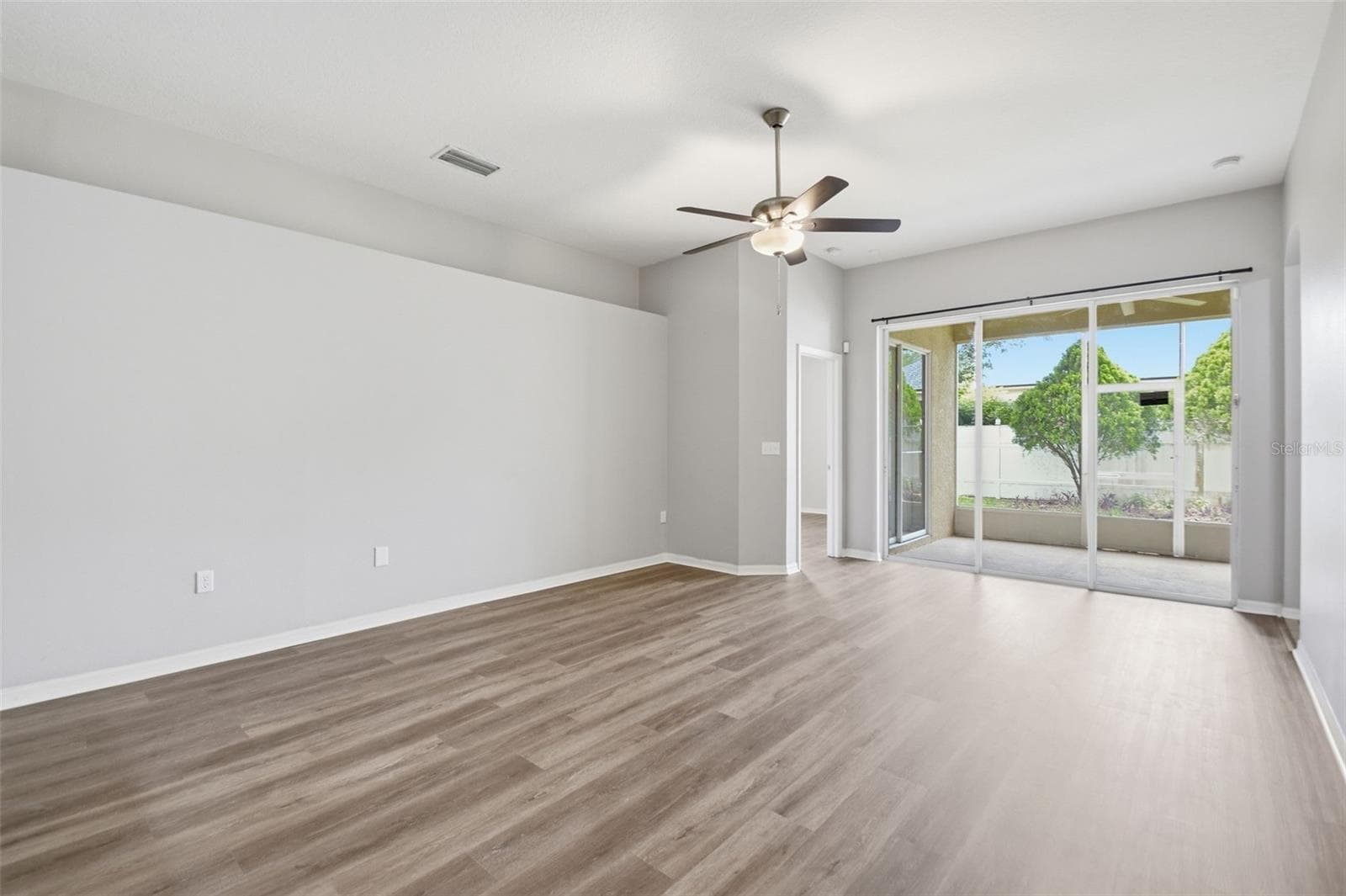 427 FERN GULLEY DRIVE — photo 8 of 51