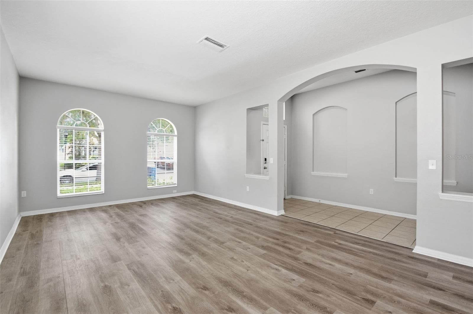 427 FERN GULLEY DRIVE — photo 10 of 51