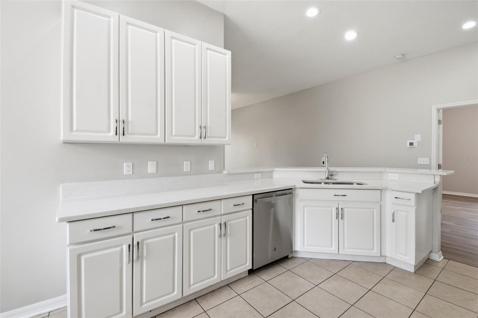 427 FERN GULLEY DRIVE — photo 18 of 51