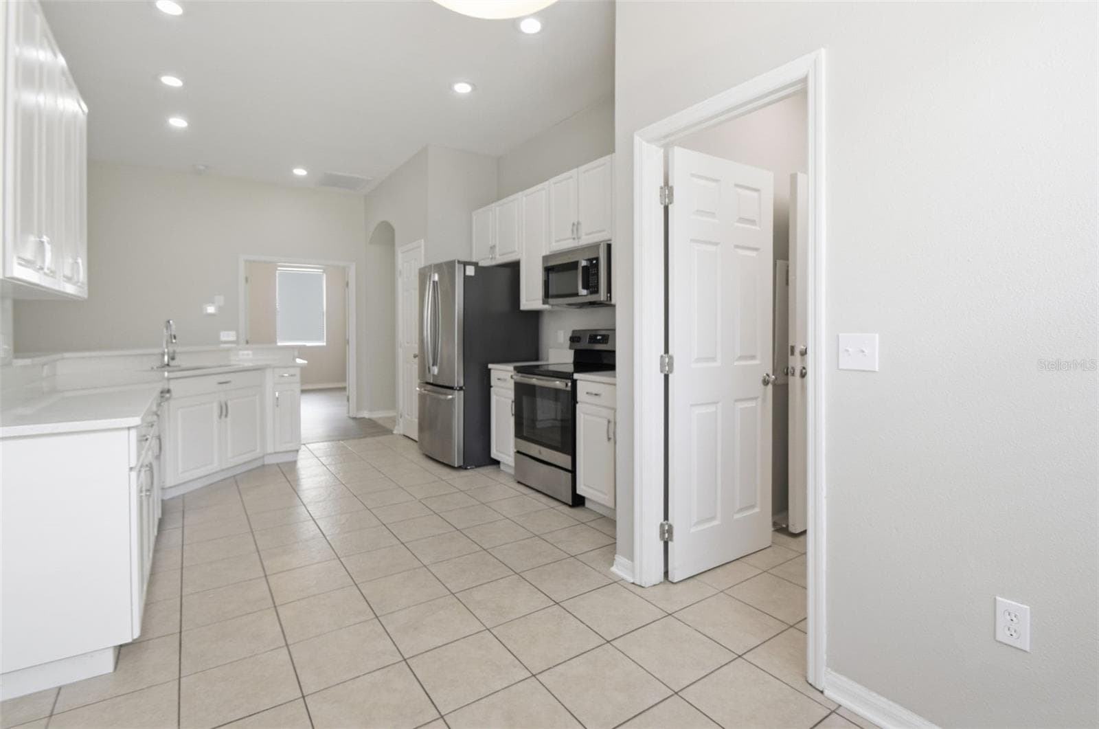 427 FERN GULLEY DRIVE — photo 19 of 51