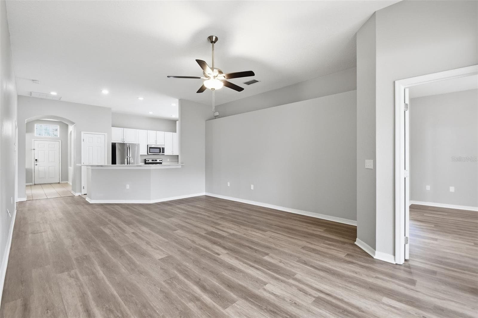 427 FERN GULLEY DRIVE — photo 9 of 51