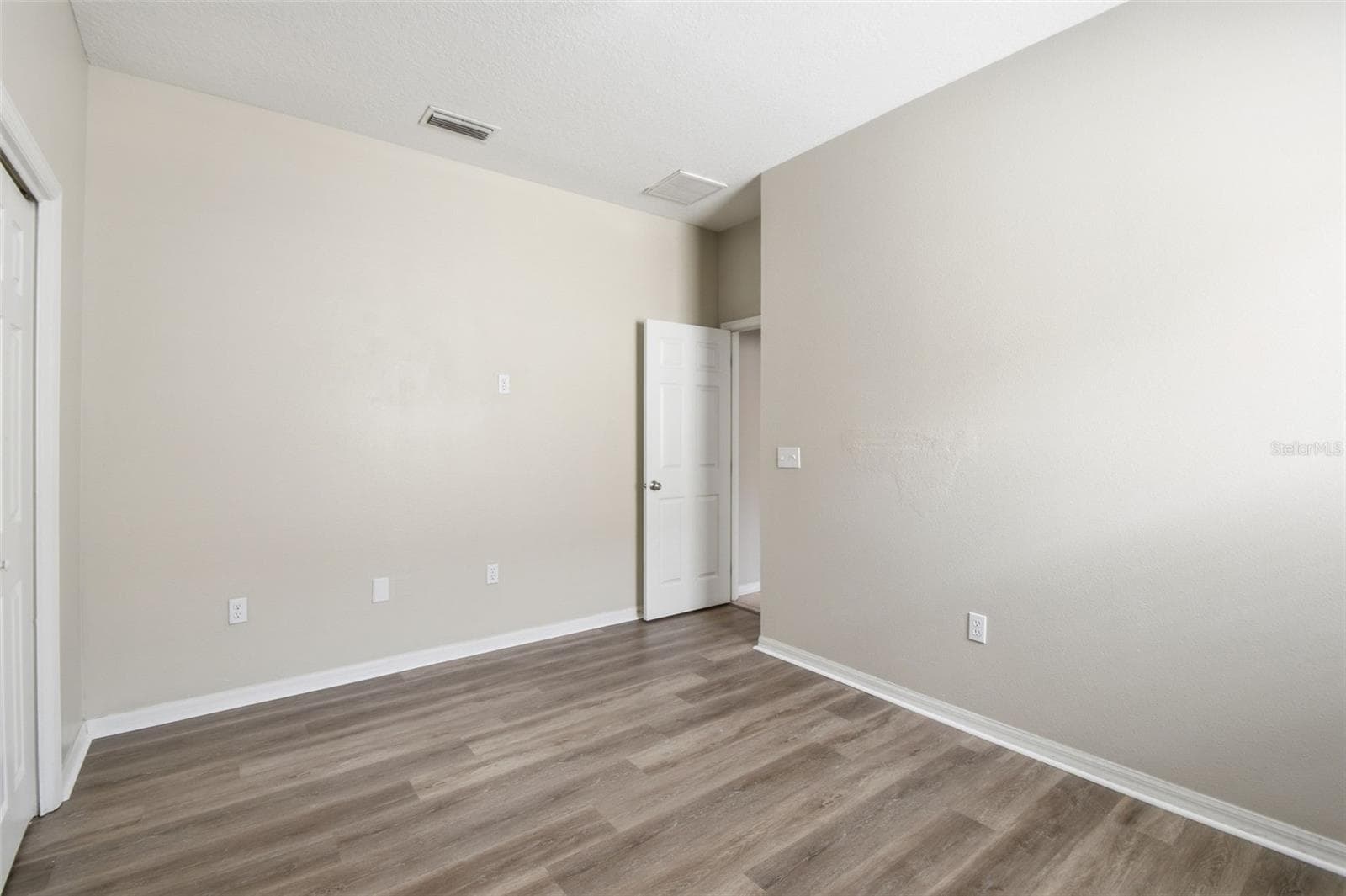 427 FERN GULLEY DRIVE — photo 32 of 51