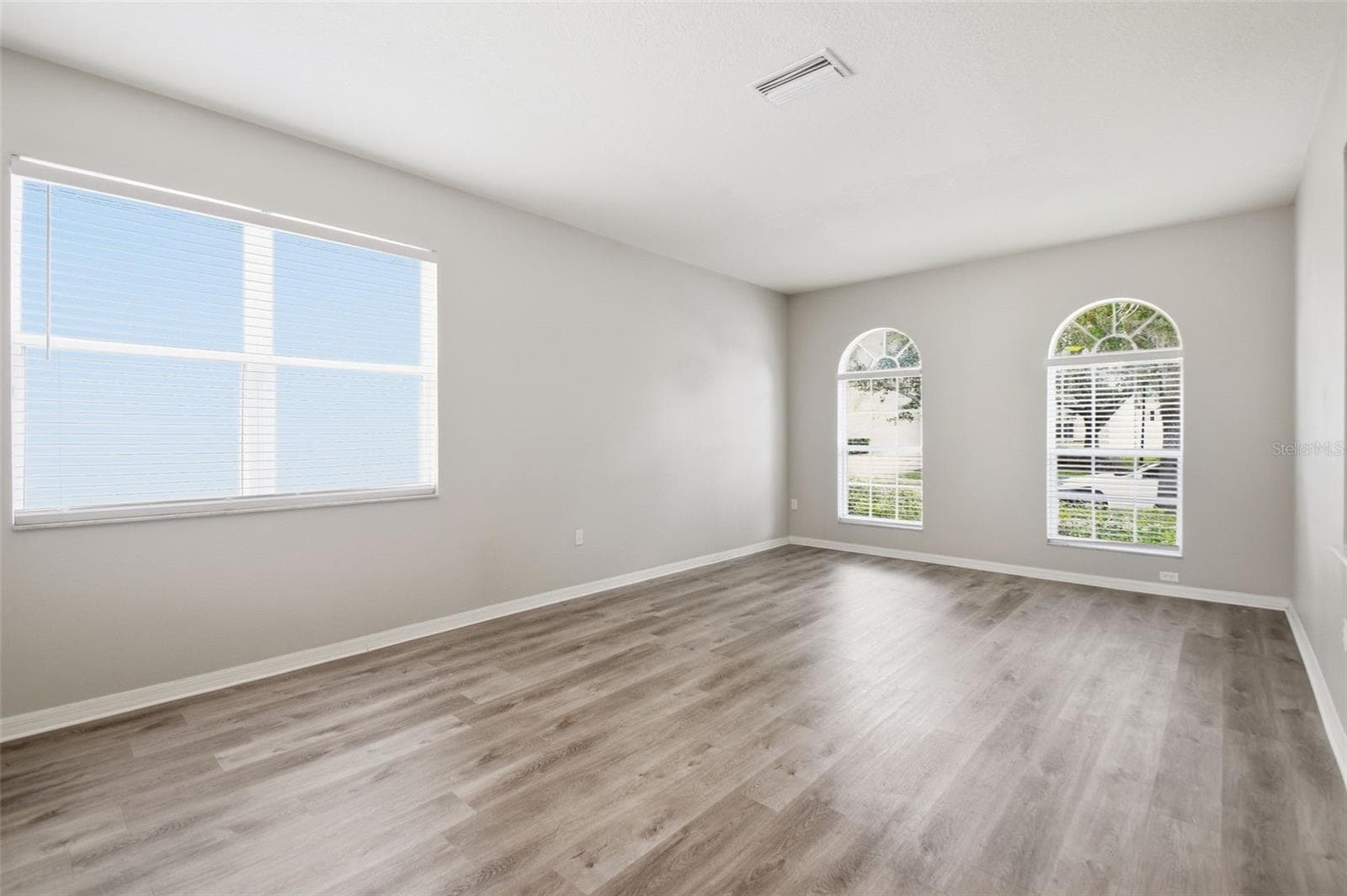 427 FERN GULLEY DRIVE — photo 36 of 51