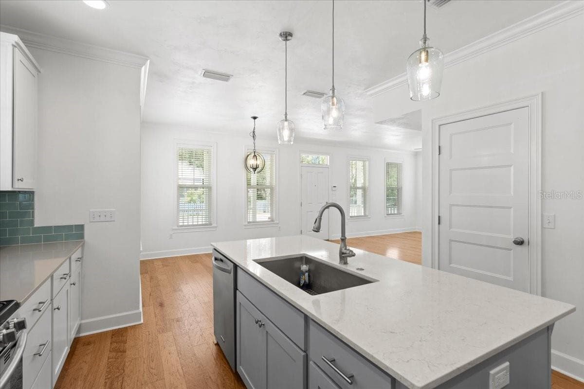 619 3RD STREET — photo 11 of 40