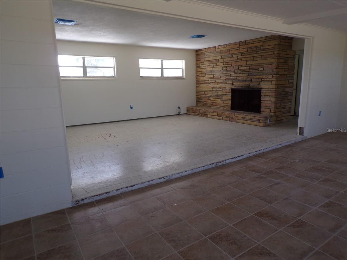 1124 SUNSET DRIVE — photo 7 of 31