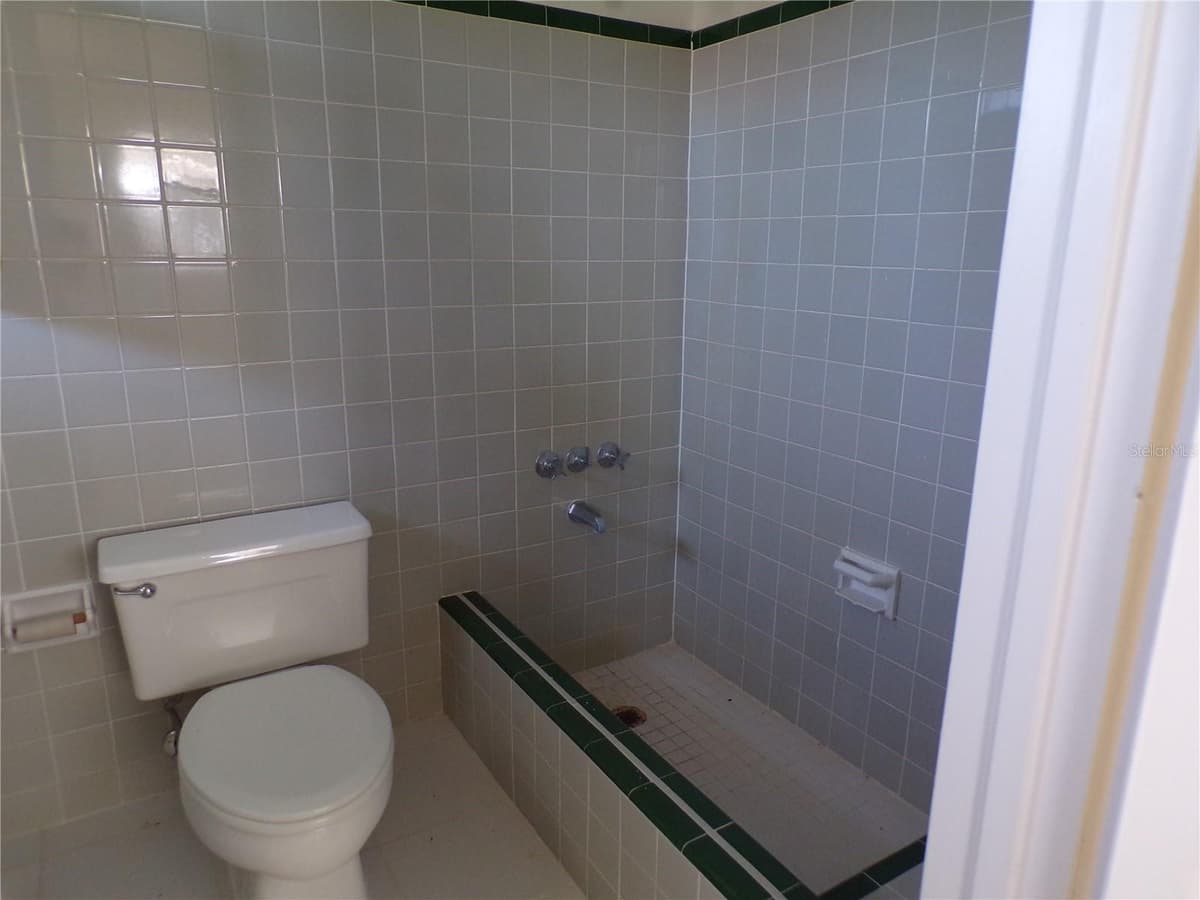 1124 SUNSET DRIVE — photo 14 of 31