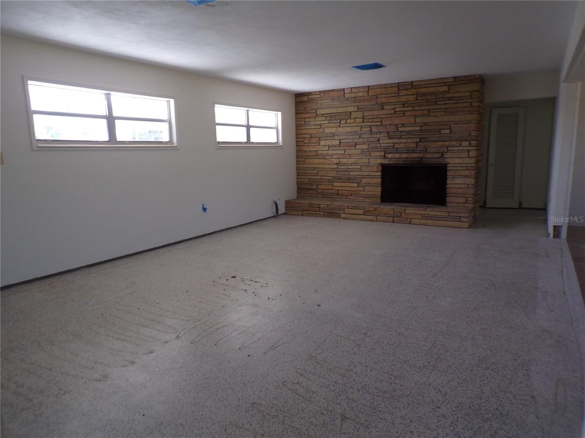 1124 SUNSET DRIVE — photo 5 of 31