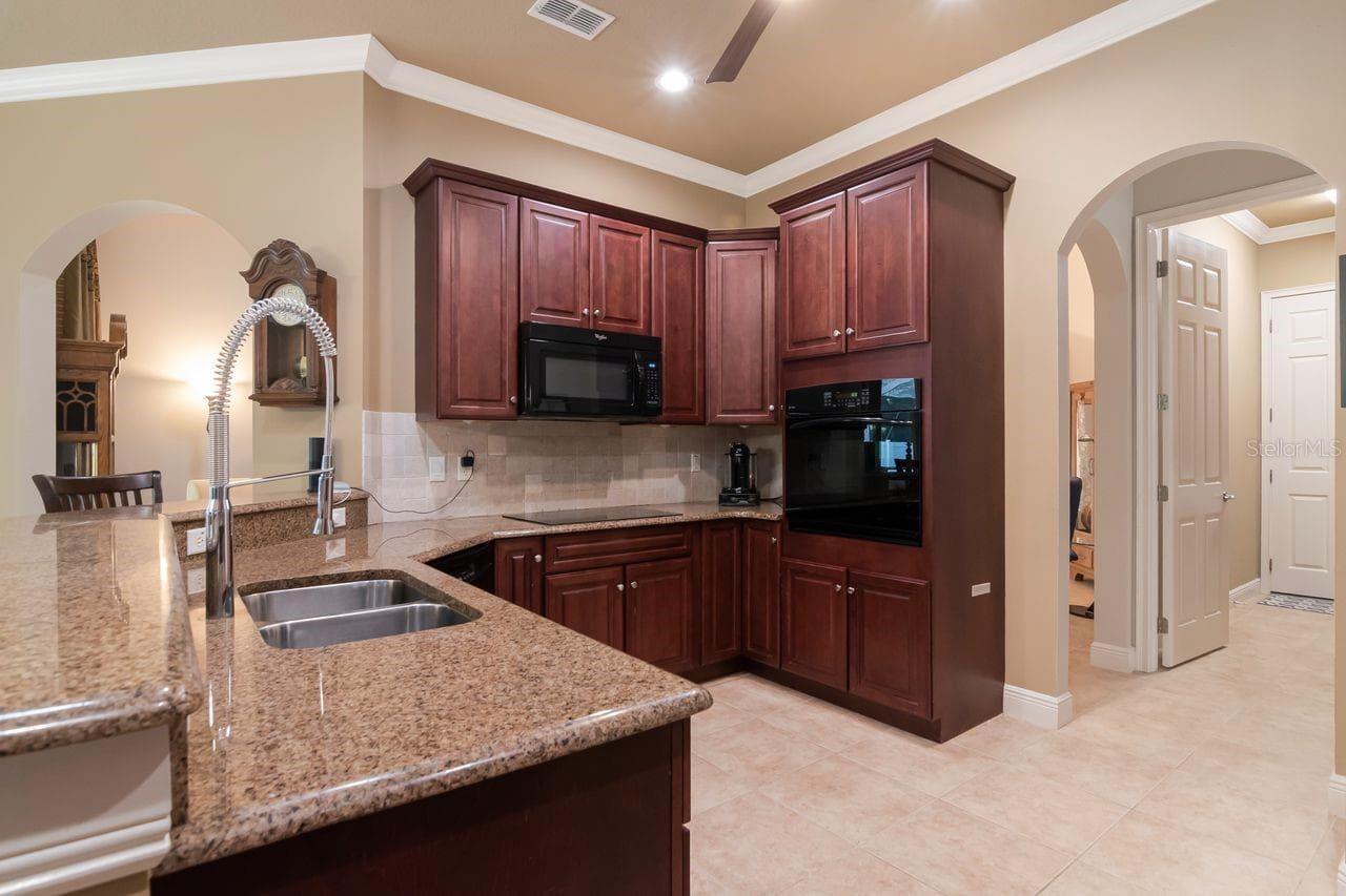 3815 MISTY WILLOW WAY — photo 7 of 66