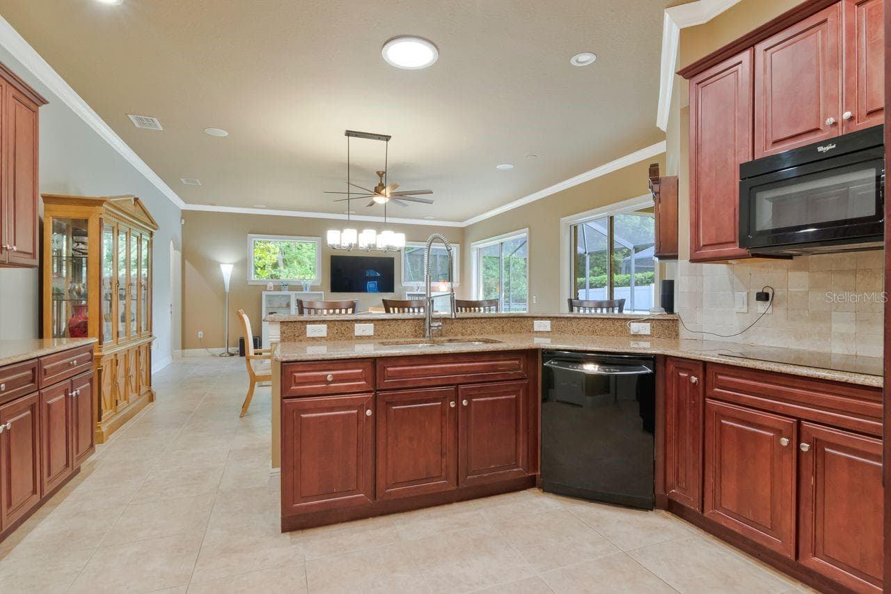 3815 MISTY WILLOW WAY — photo 9 of 66