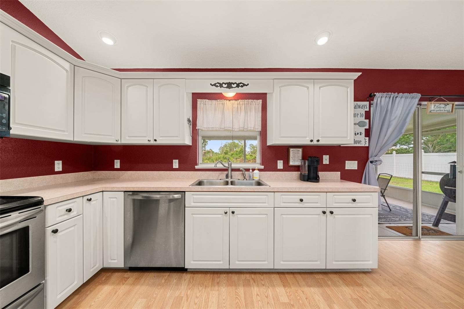 2630 GRESHAM STREET — photo 11 of 56