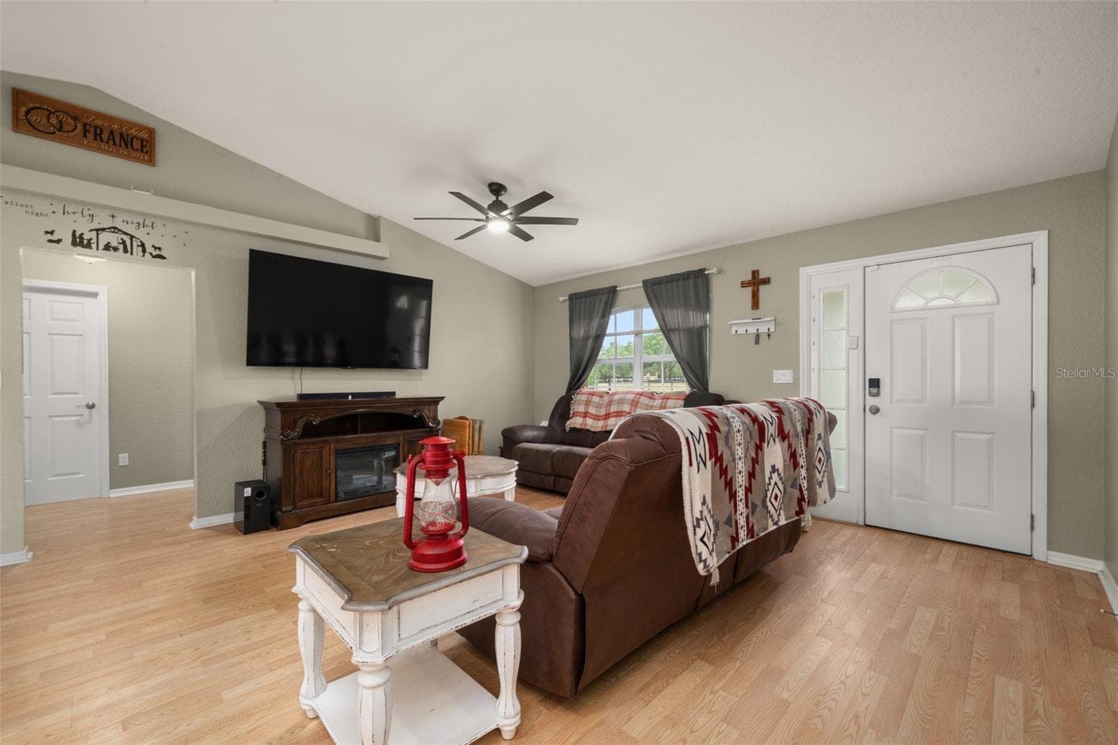 2630 GRESHAM STREET — photo 16 of 56