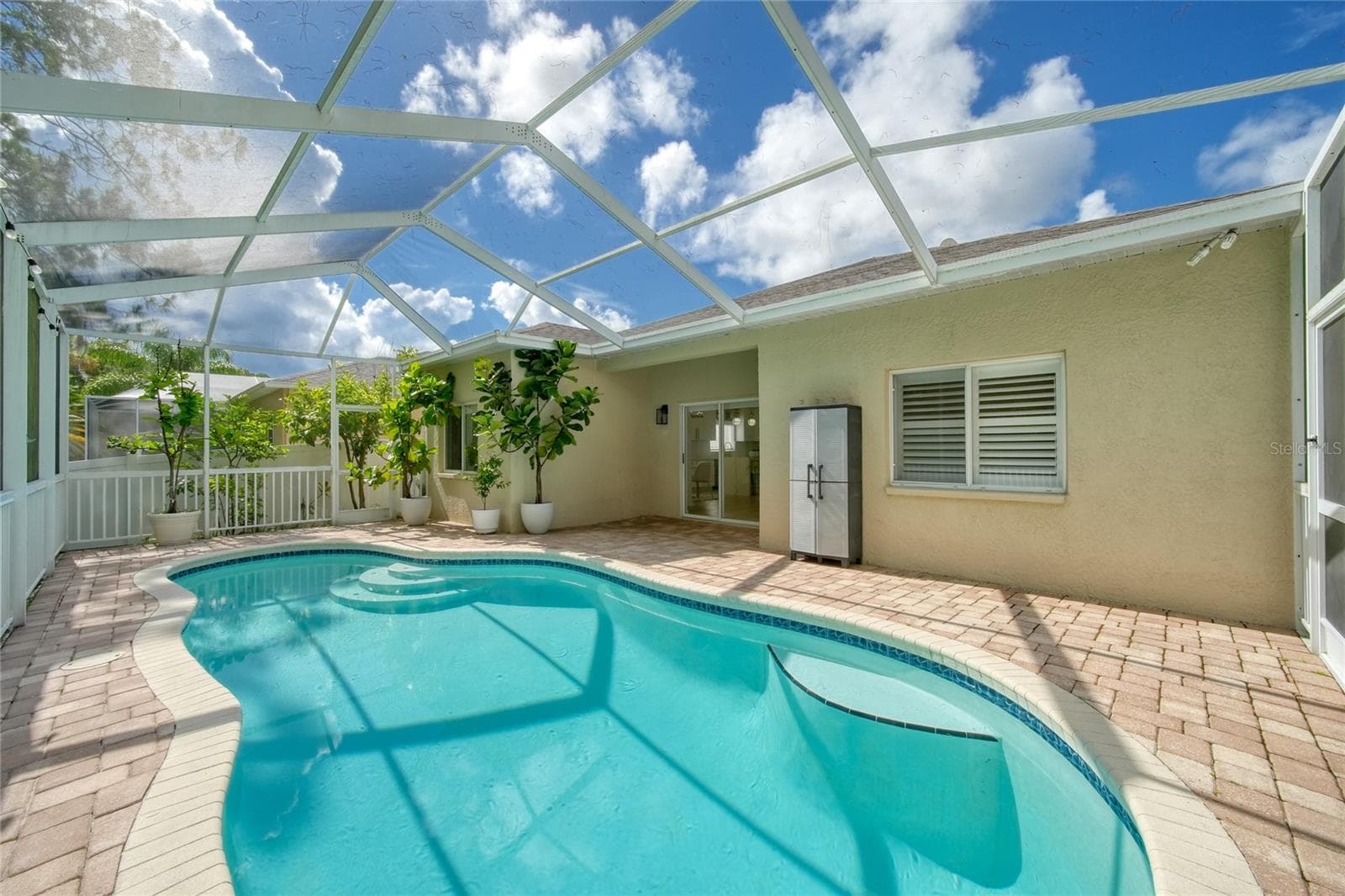 13220 ROYAL GEORGE AVENUE — photo 4 of 48