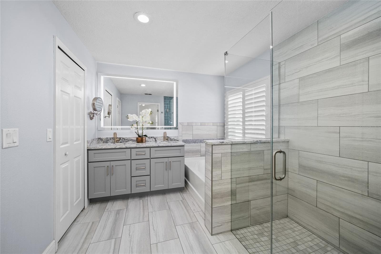 13220 ROYAL GEORGE AVENUE — photo 18 of 48