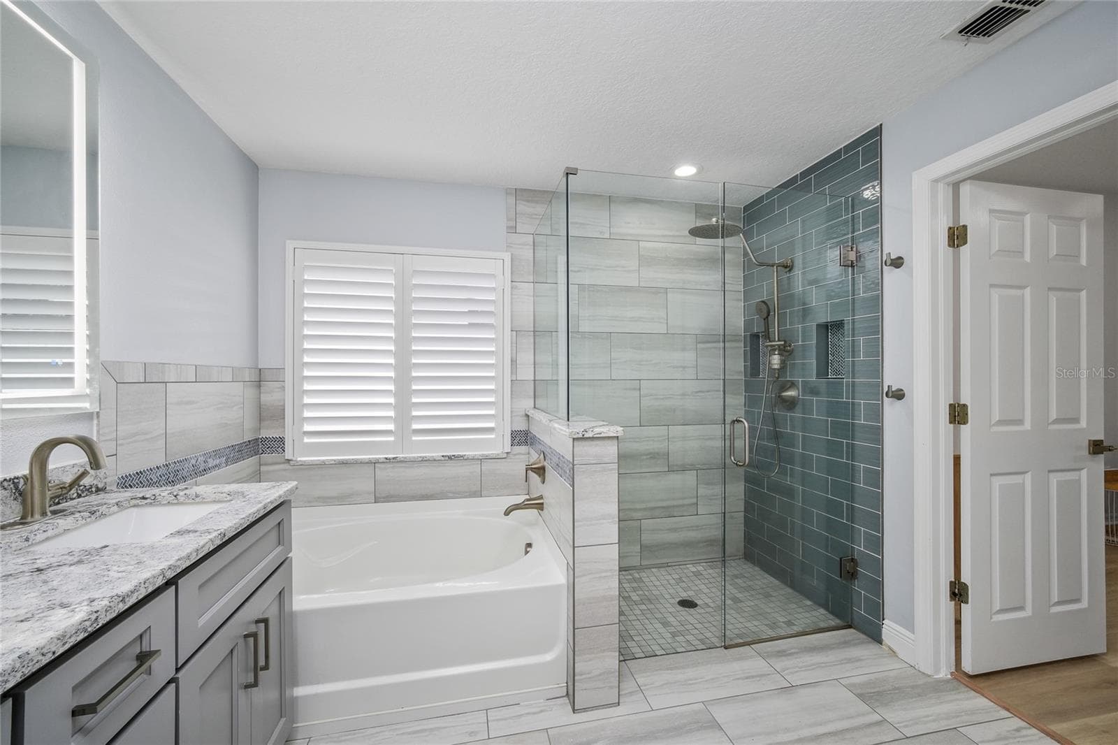 13220 ROYAL GEORGE AVENUE — photo 17 of 48