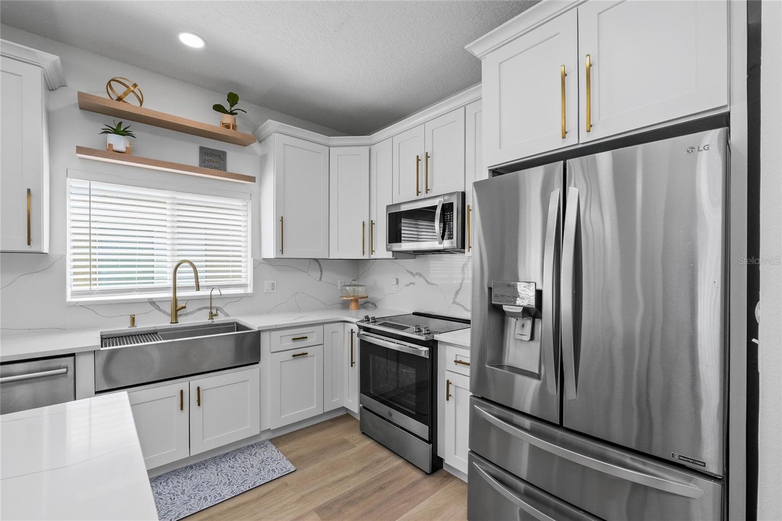13220 ROYAL GEORGE AVENUE — photo 10 of 48