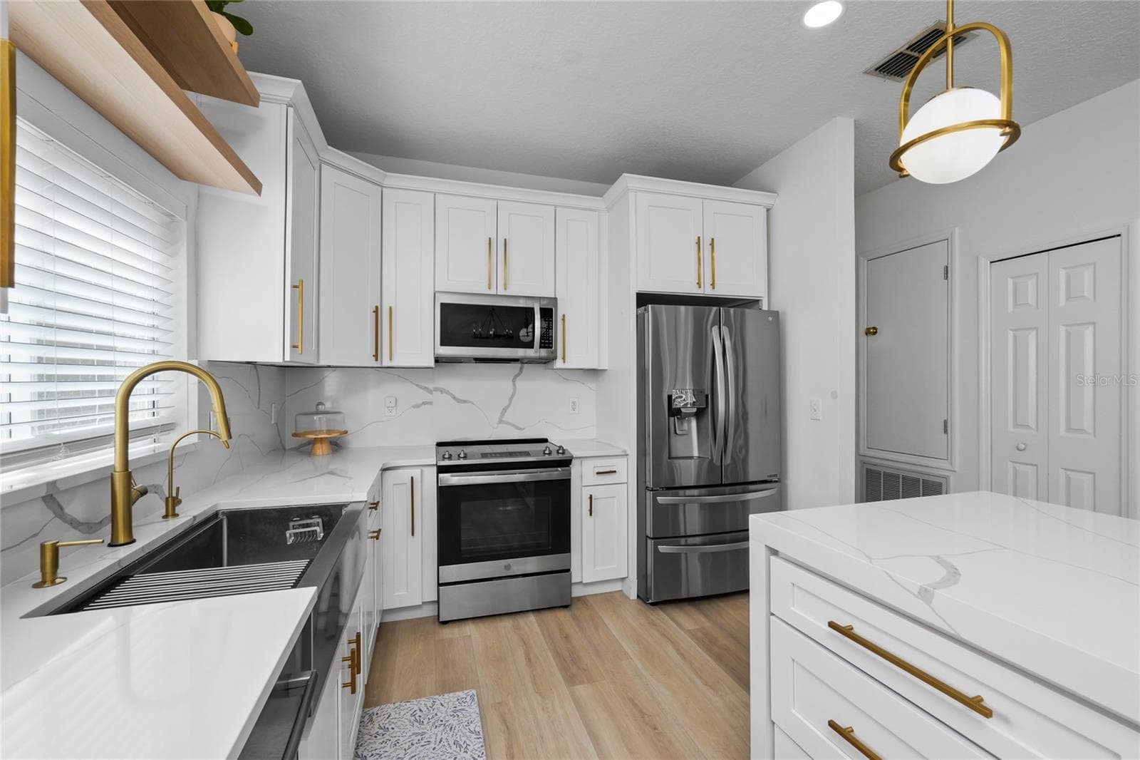 13220 ROYAL GEORGE AVENUE — photo 12 of 48